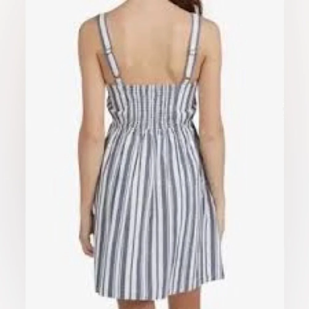 Roxy Women’s Navy and White Striped Dress, XL
85% Cotton, 15 Linen - Picture 3 of 15